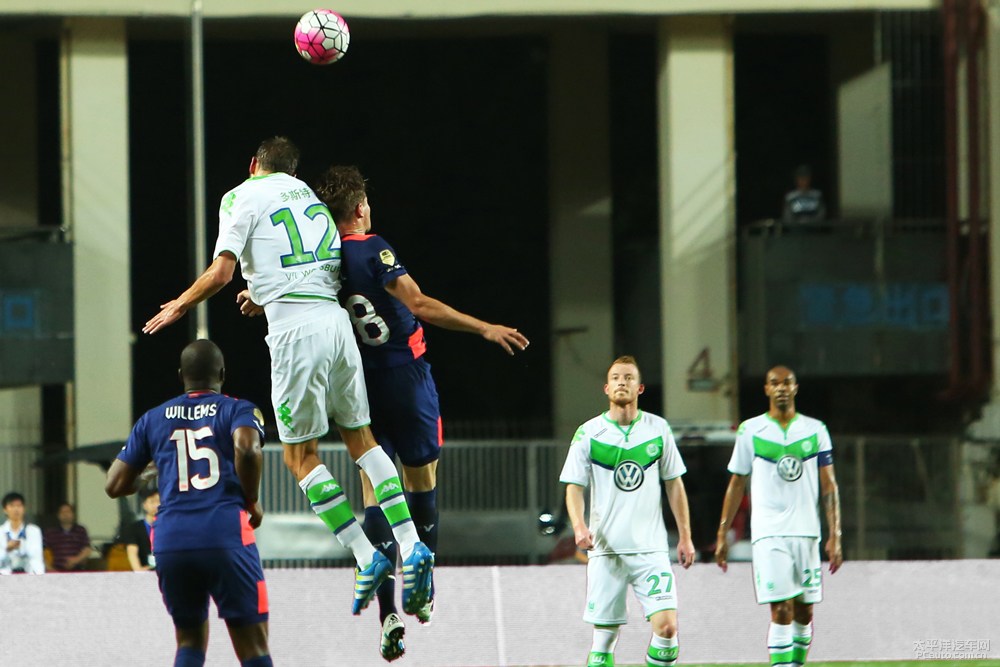 ag体育注册-埃因霍温发布备战花絮，清晨刷新队史纪录，德国杯任务艰巨，纪律约束更严格